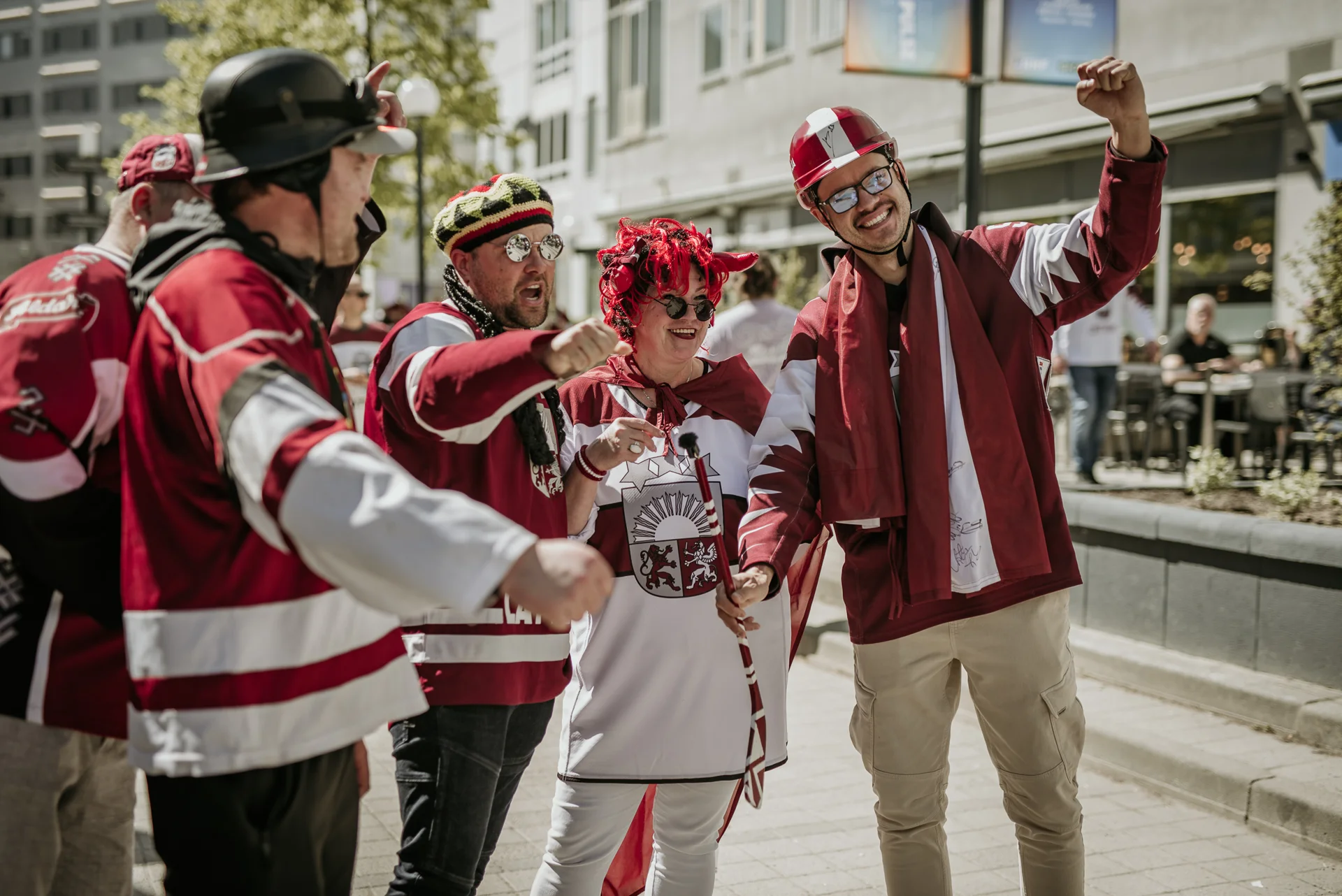 Ķiveru Brigāde ar Latvijas karogu